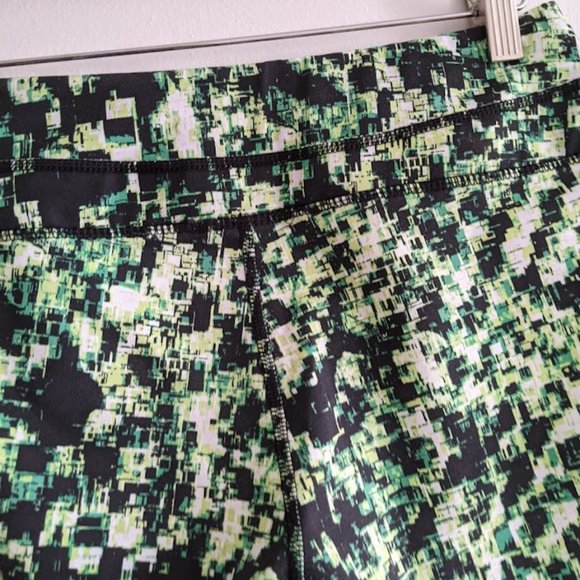 Women's Green and Black Graphic Pixelated Capris Size S - Picture 6 of 8